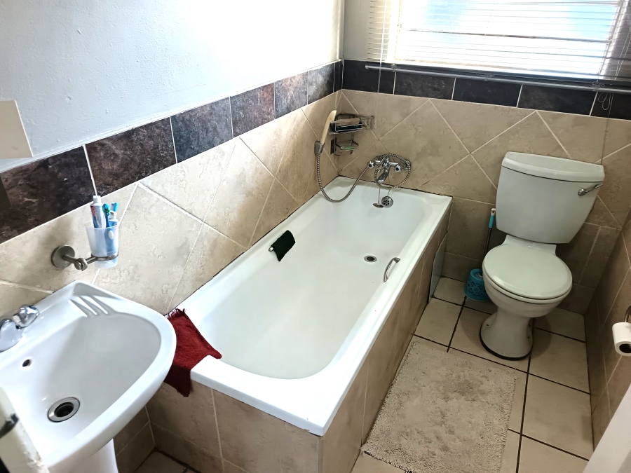2 Bedroom Property for Sale in Denneoord Gauteng