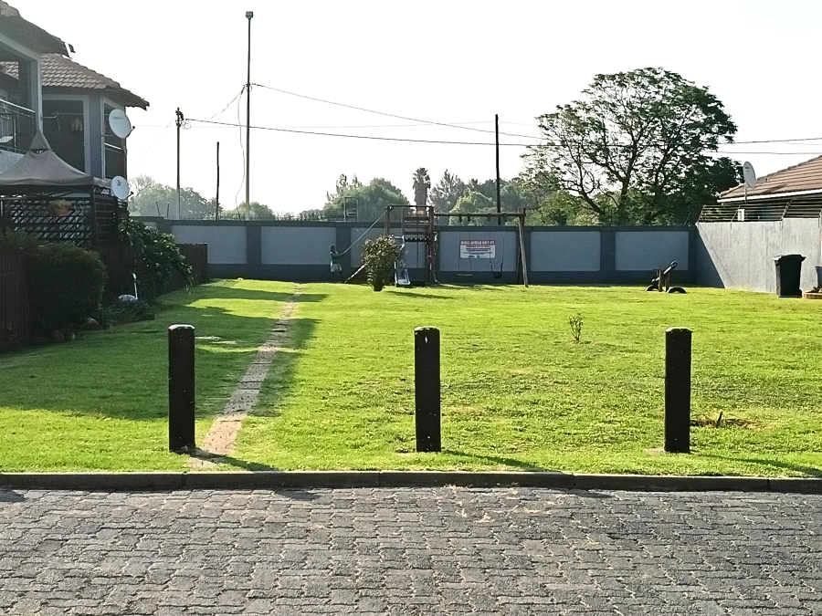 2 Bedroom Property for Sale in Denneoord Gauteng