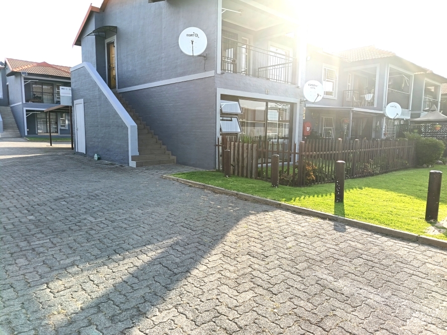 2 Bedroom Property for Sale in Denneoord Gauteng