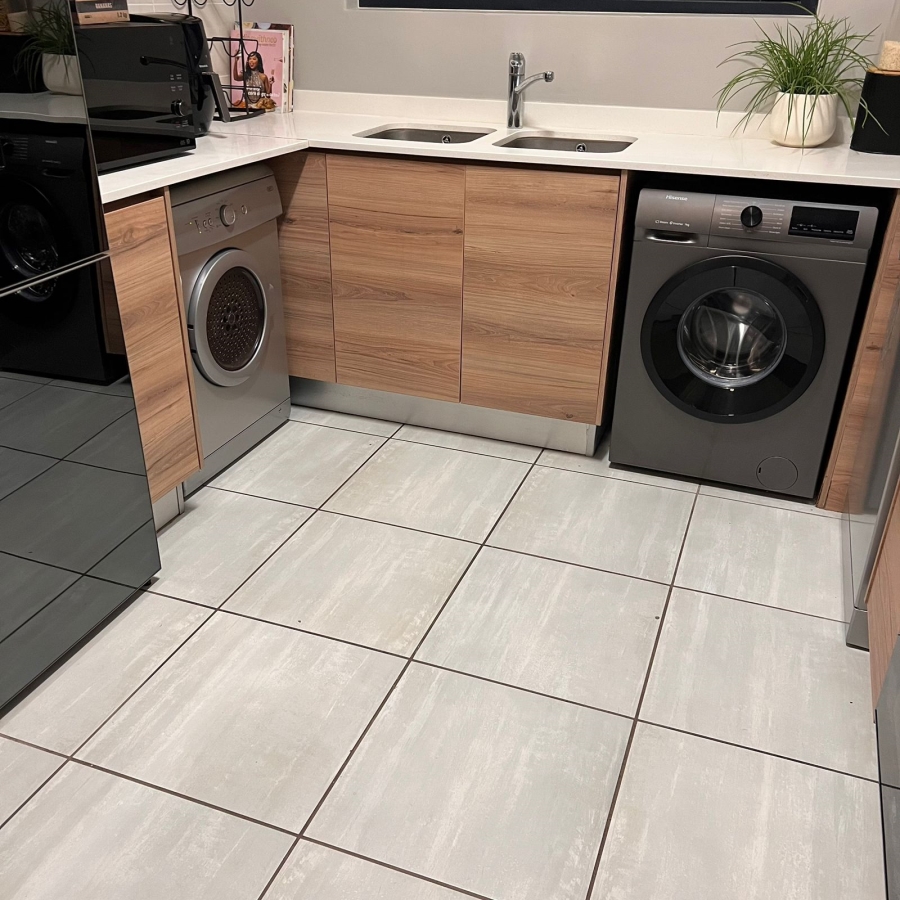 To Let 2 Bedroom Property for Rent in Waterfall Gauteng