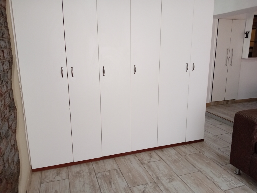 To Let 1 Bedroom Property for Rent in South Crest Gauteng