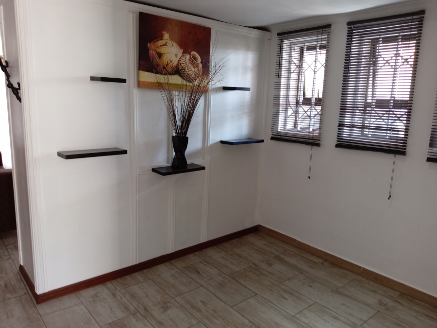 To Let 1 Bedroom Property for Rent in South Crest Gauteng