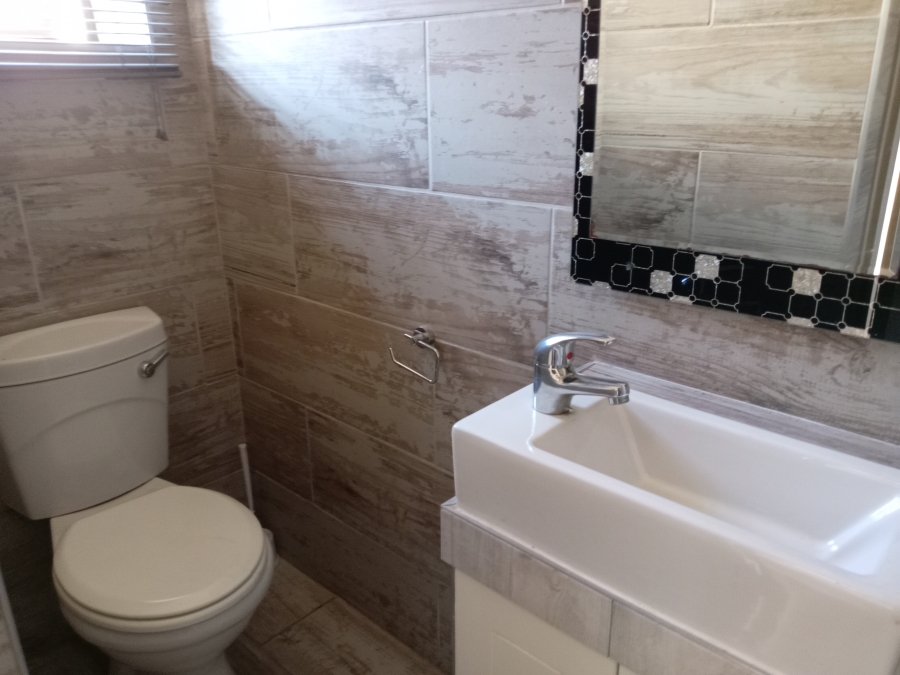 To Let 1 Bedroom Property for Rent in South Crest Gauteng