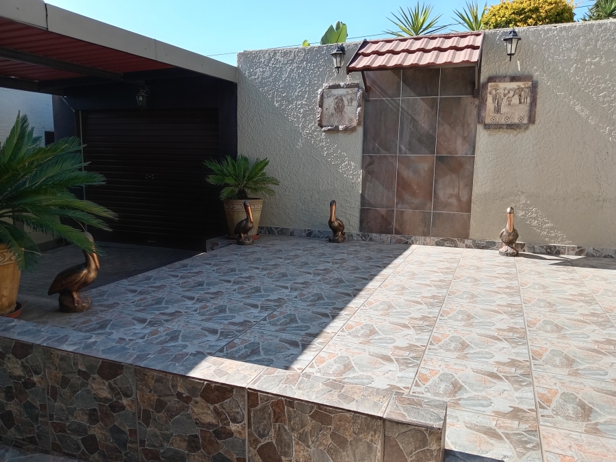 To Let 1 Bedroom Property for Rent in South Crest Gauteng