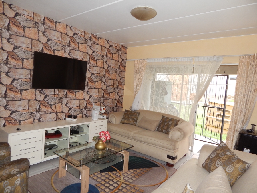 3 Bedroom Property for Sale in Birchleigh Gauteng