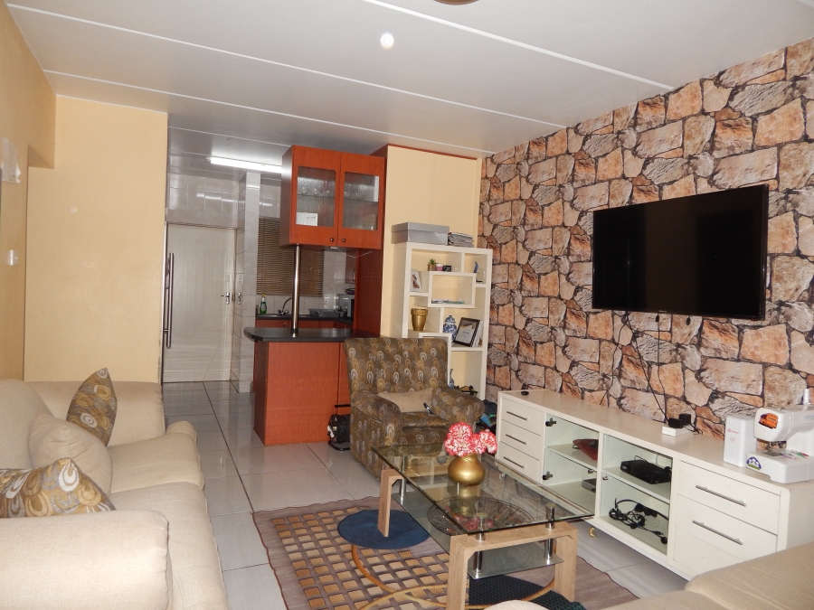 3 Bedroom Property for Sale in Birchleigh Gauteng