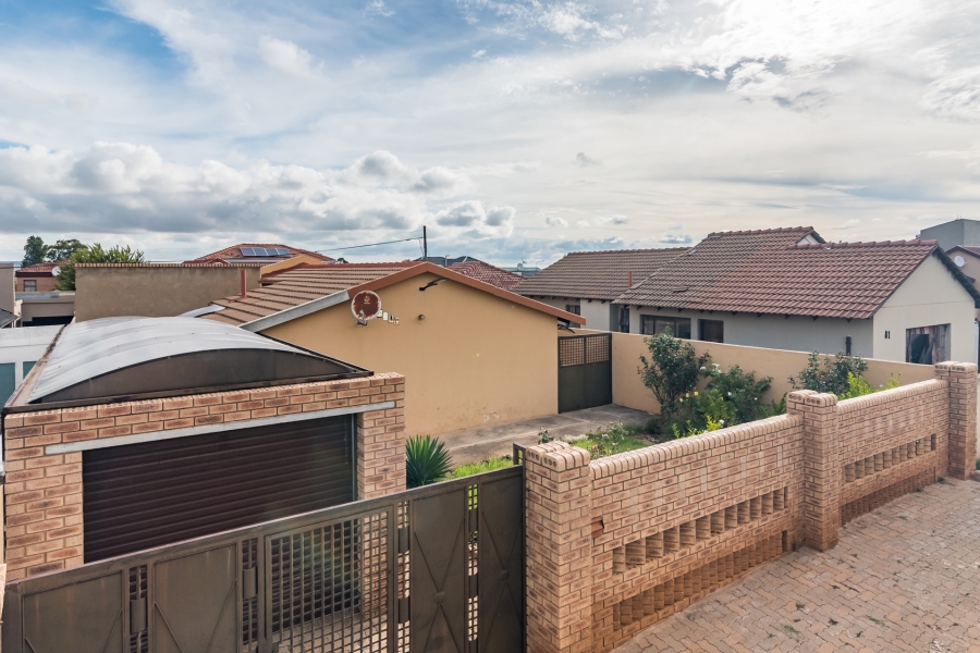 2 Bedroom Property for Sale in Protea North Gauteng