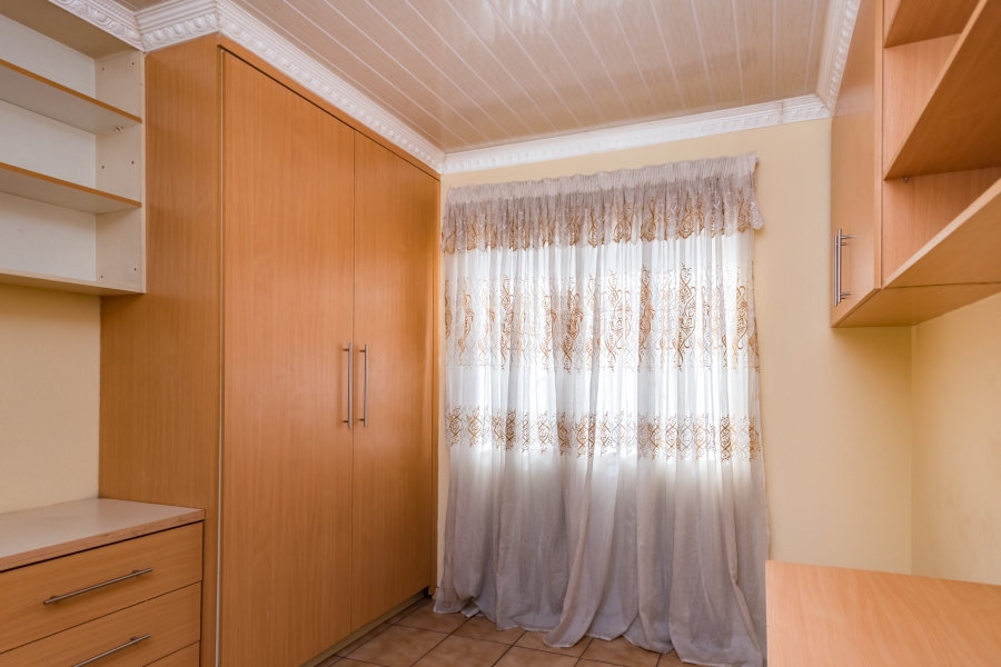 2 Bedroom Property for Sale in Protea North Gauteng