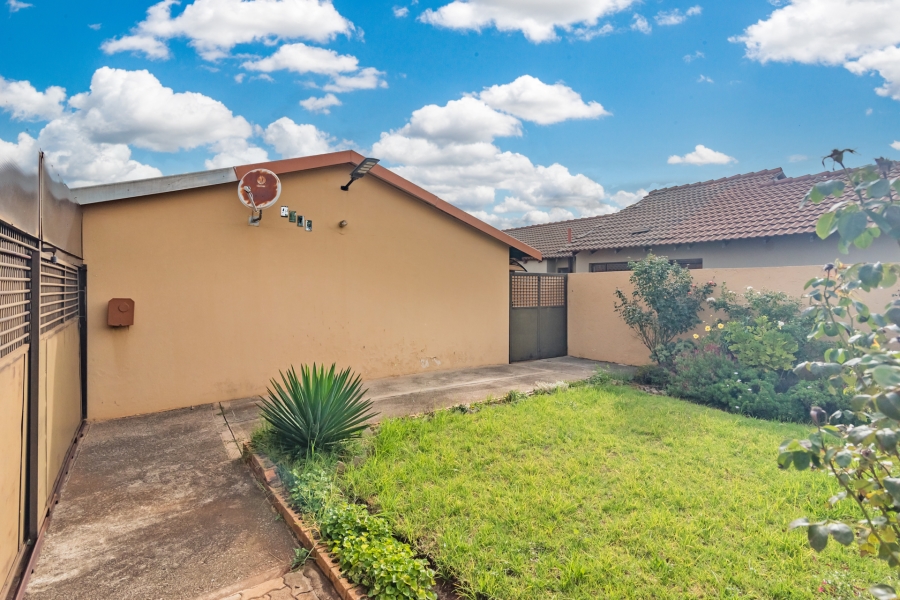 2 Bedroom Property for Sale in Protea North Gauteng