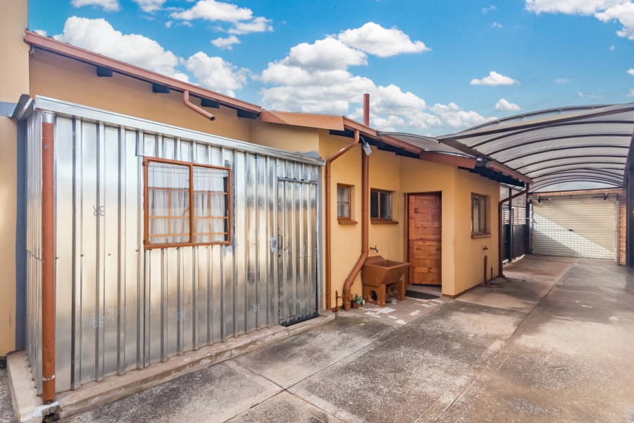 2 Bedroom Property for Sale in Protea North Gauteng