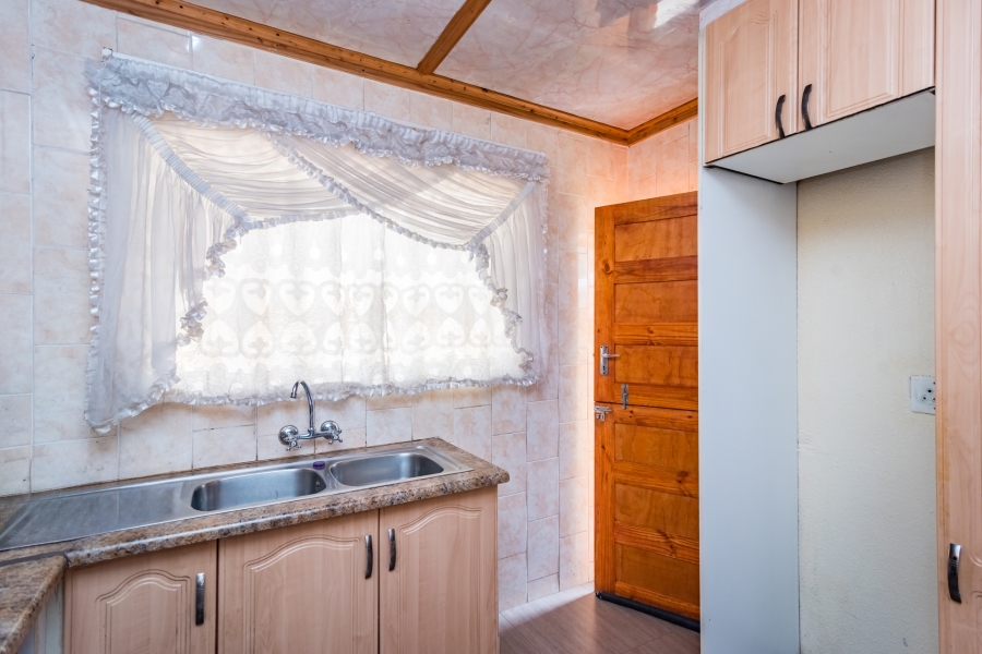 2 Bedroom Property for Sale in Protea North Gauteng