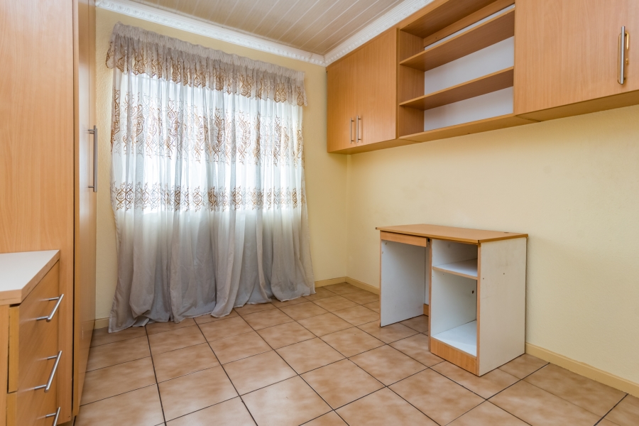 2 Bedroom Property for Sale in Protea North Gauteng