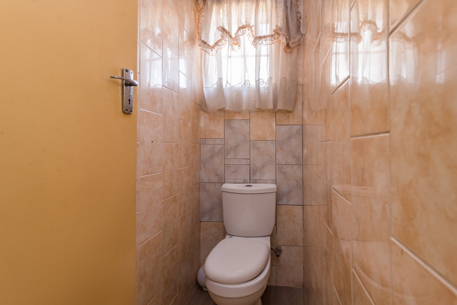 2 Bedroom Property for Sale in Protea North Gauteng