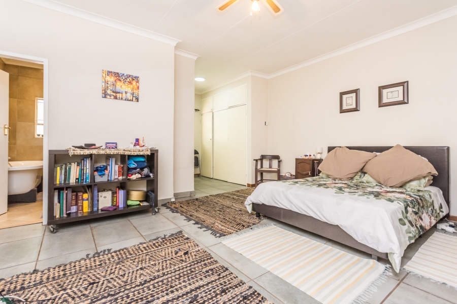 6 Bedroom Property for Sale in Lyttelton Manor Gauteng