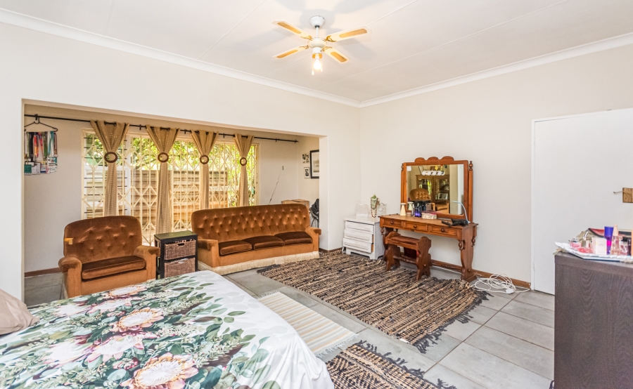 6 Bedroom Property for Sale in Lyttelton Manor Gauteng