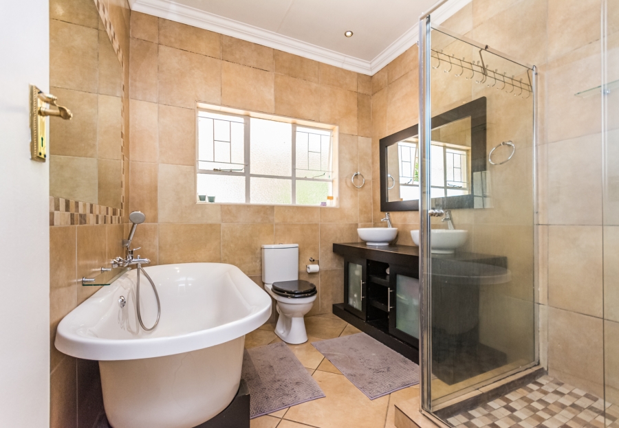 6 Bedroom Property for Sale in Lyttelton Manor Gauteng