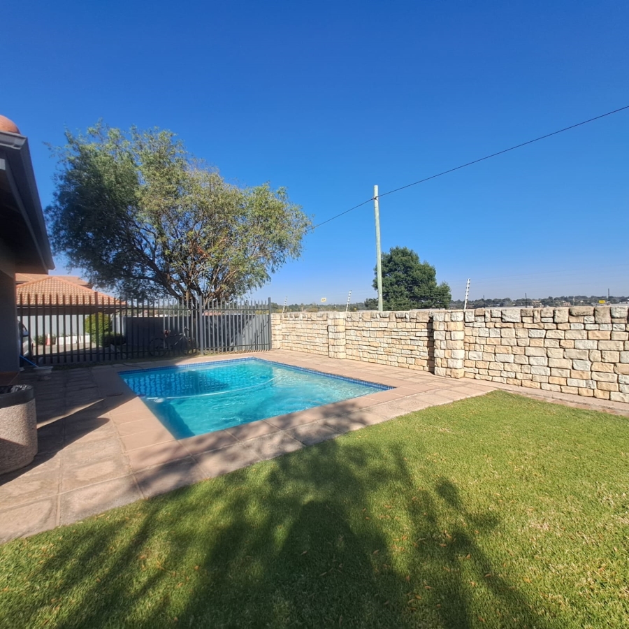 2 Bedroom Property for Sale in Rynfield Gauteng