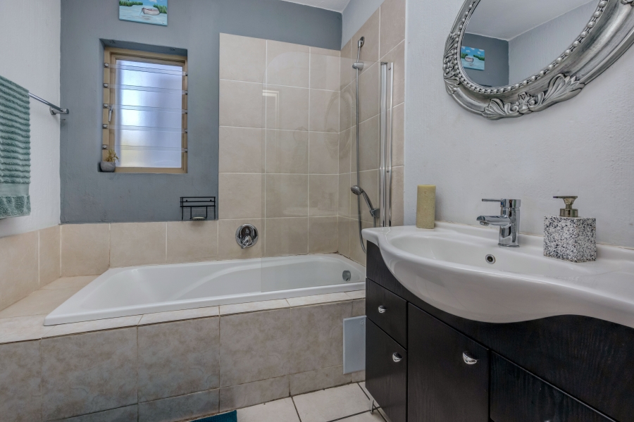 2 Bedroom Property for Sale in Broadacres Gauteng