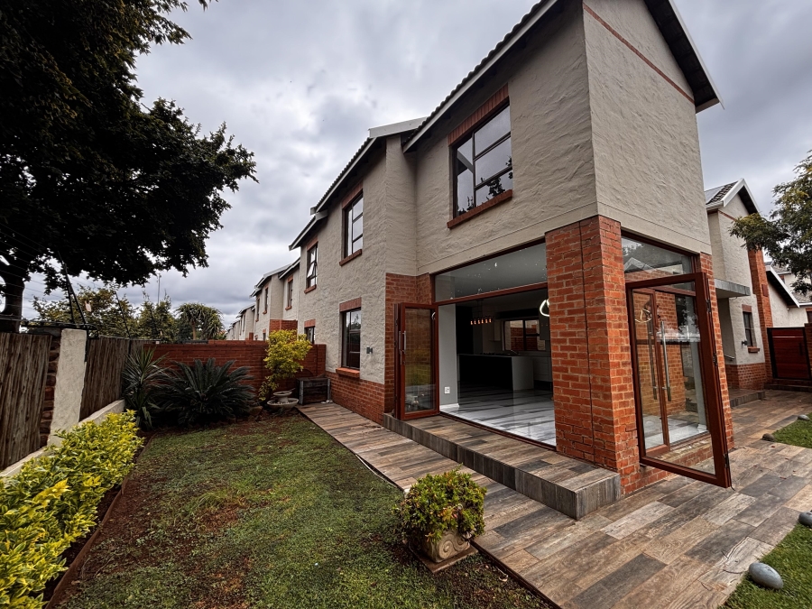 To Let 3 Bedroom Property for Rent in Country View Estate Gauteng