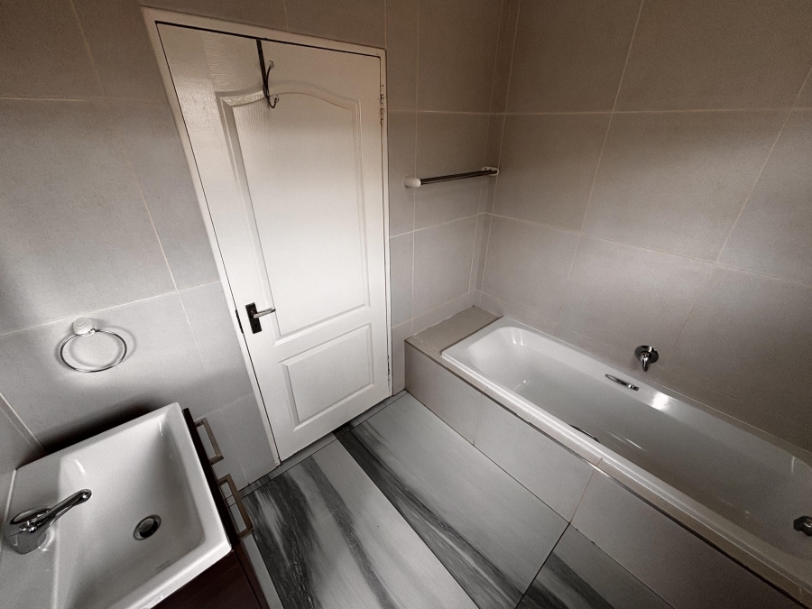 To Let 3 Bedroom Property for Rent in Country View Estate Gauteng