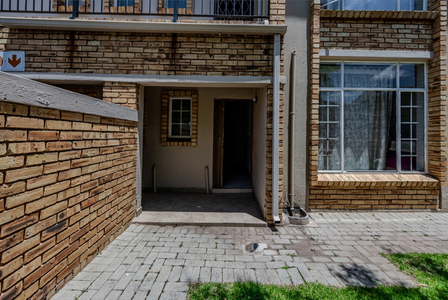 2 Bedroom Property for Sale in Laser Park Gauteng