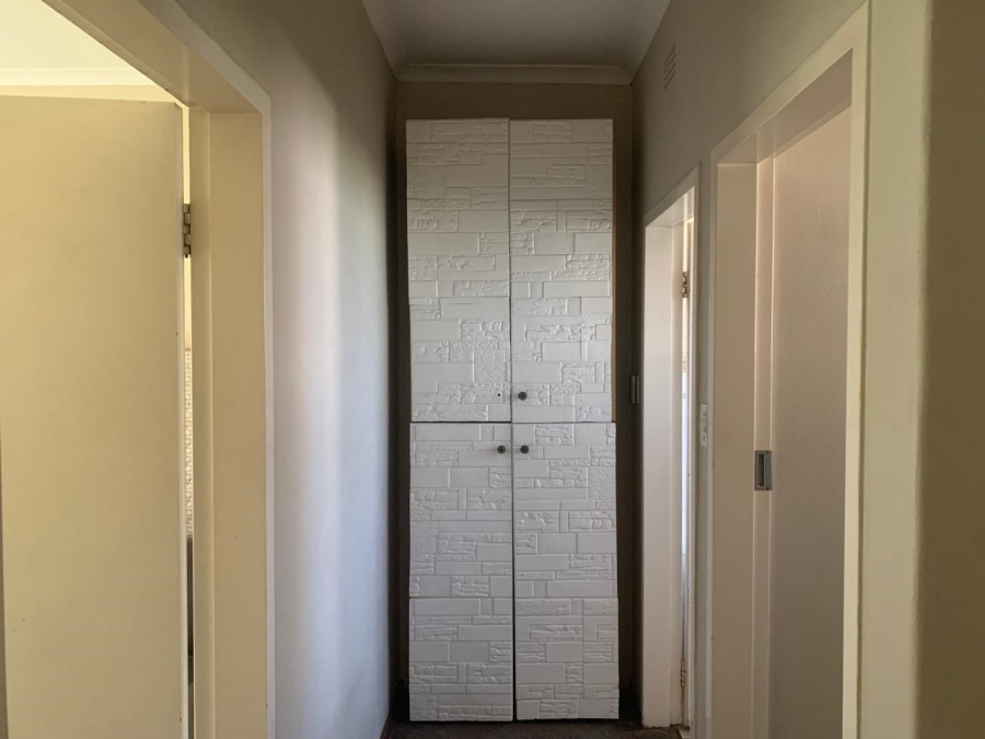 To Let 3 Bedroom Property for Rent in Fontainebleau Gauteng