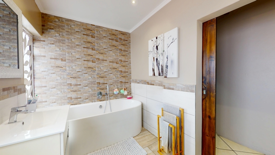 4 Bedroom Property for Sale in Ravenswood Gauteng