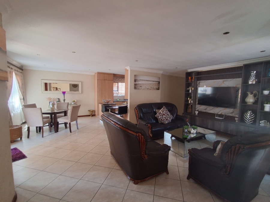 3 Bedroom Property for Sale in Dunnottar Gauteng