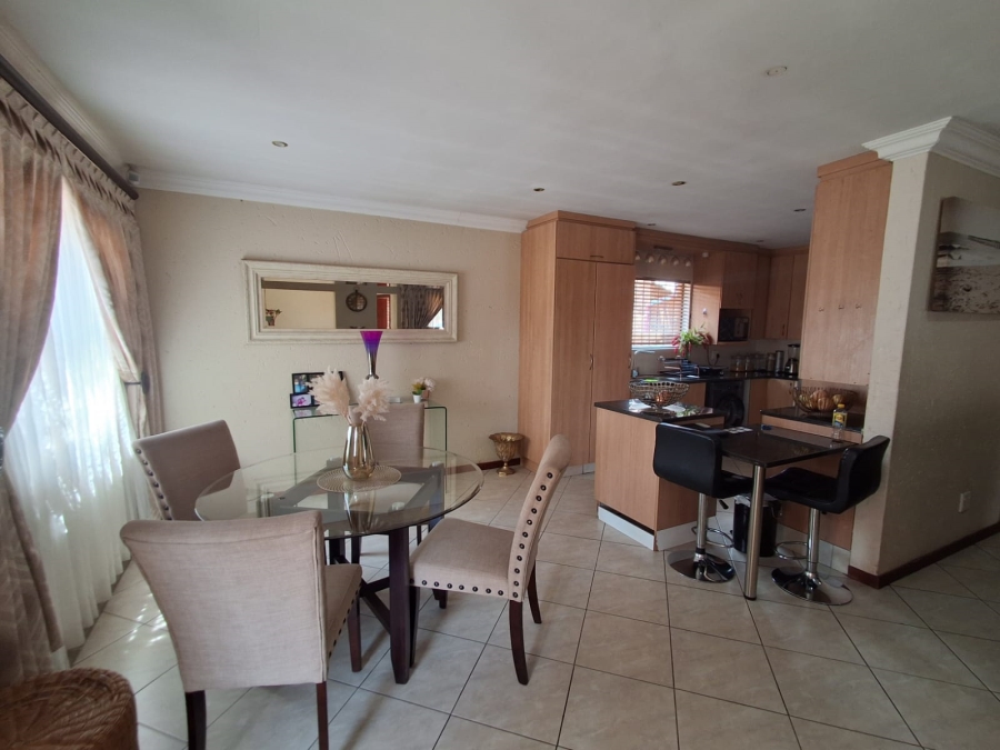 3 Bedroom Property for Sale in Dunnottar Gauteng