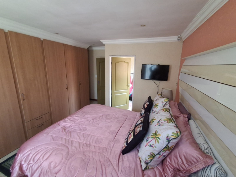 3 Bedroom Property for Sale in Dunnottar Gauteng