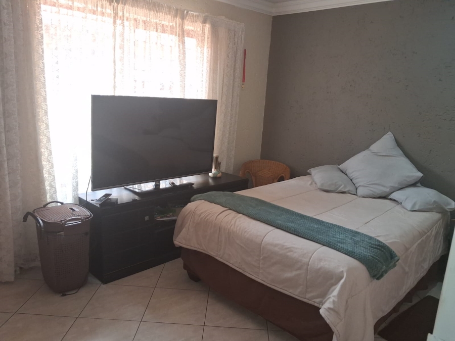 3 Bedroom Property for Sale in Dunnottar Gauteng
