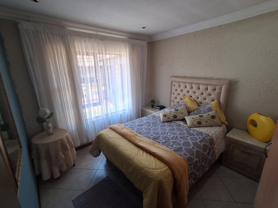 3 Bedroom Property for Sale in Dunnottar Gauteng