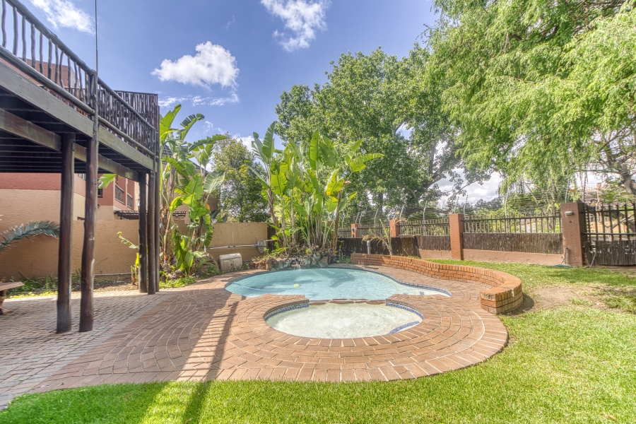 2 Bedroom Property for Sale in Magaliessig Gauteng