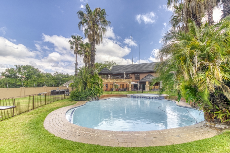 2 Bedroom Property for Sale in Magaliessig Gauteng