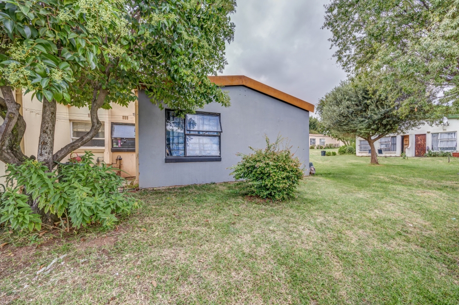 2 Bedroom Property for Sale in Bloubosrand Gauteng