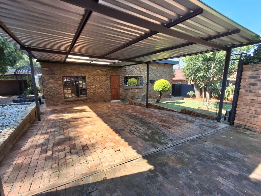 3 Bedroom Property for Sale in Ninapark Gauteng