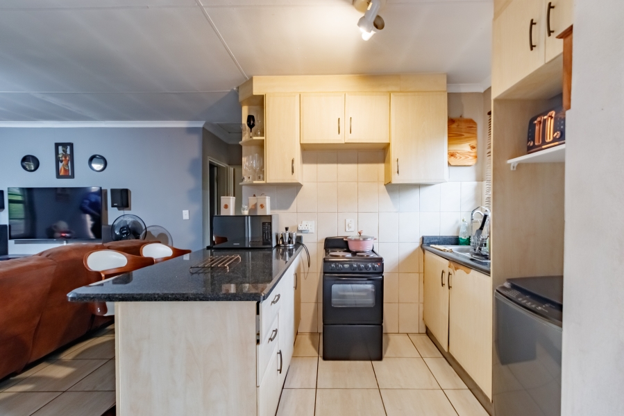 2 Bedroom Property for Sale in Vorna Valley Gauteng