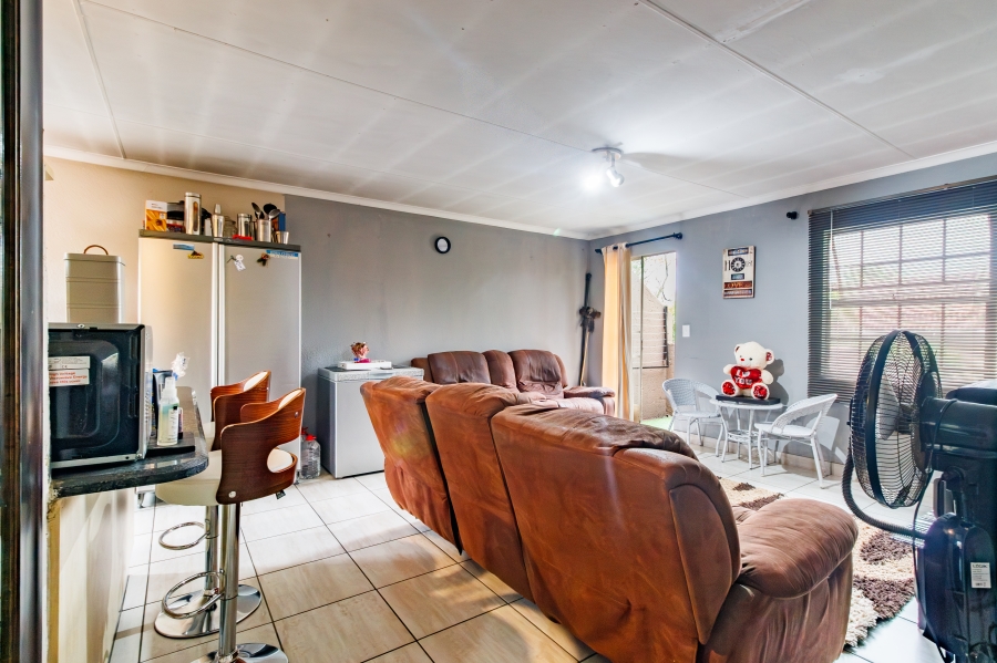 2 Bedroom Property for Sale in Vorna Valley Gauteng