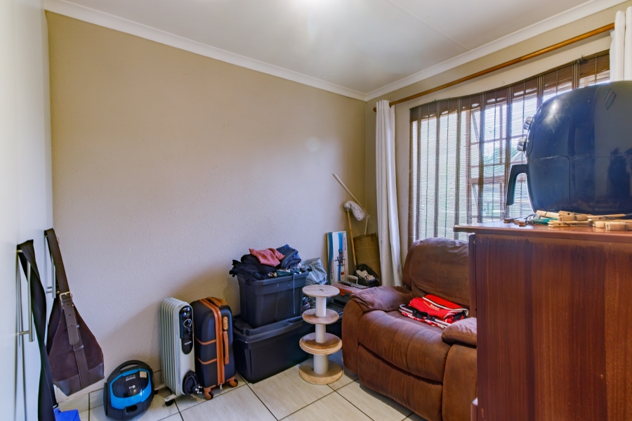 2 Bedroom Property for Sale in Vorna Valley Gauteng