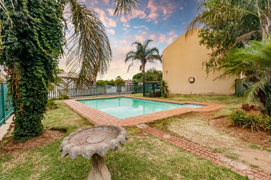 2 Bedroom Property for Sale in Vorna Valley Gauteng