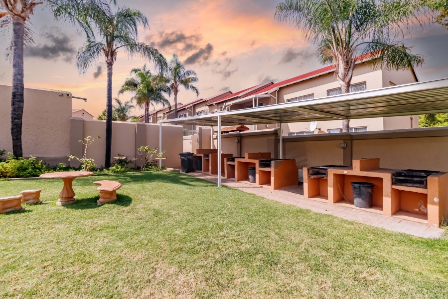 2 Bedroom Property for Sale in Vorna Valley Gauteng