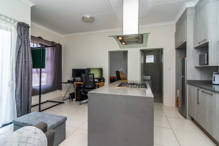 To Let 1 Bedroom Property for Rent in Erand Gardens Gauteng