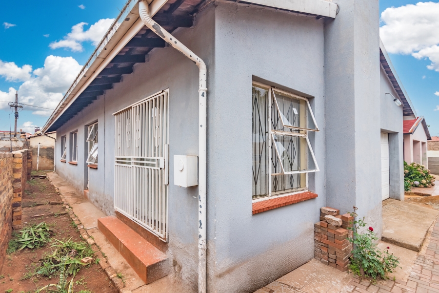 3 Bedroom Property for Sale in Protea North Gauteng