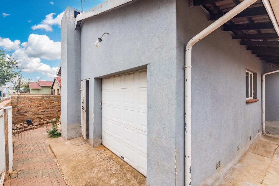 3 Bedroom Property for Sale in Protea North Gauteng