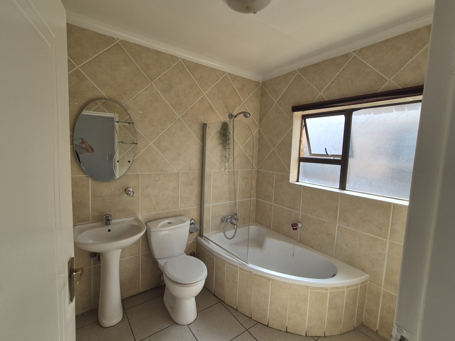 1 Bedroom Property for Sale in Mulbarton Gauteng