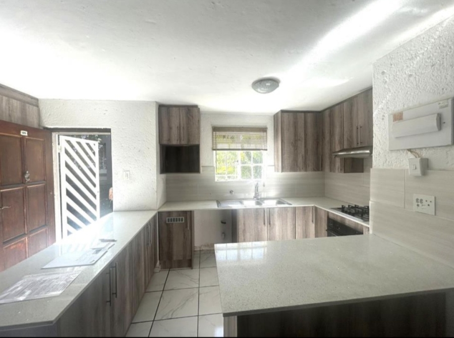 2 Bedroom Property for Sale in Bassonia Rock Gauteng
