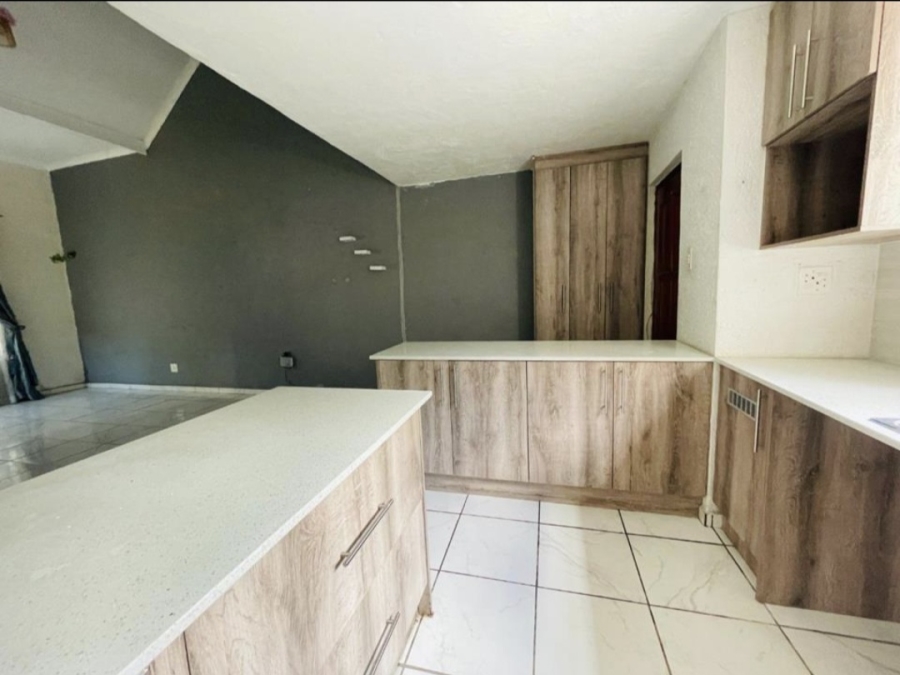 2 Bedroom Property for Sale in Bassonia Rock Gauteng