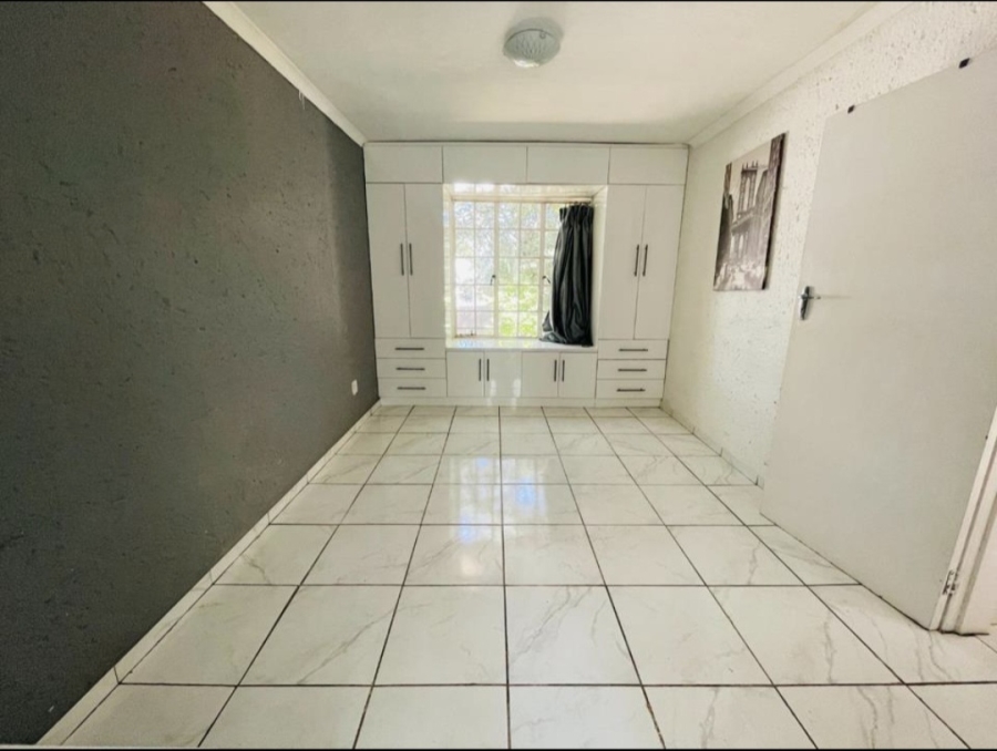 2 Bedroom Property for Sale in Bassonia Rock Gauteng