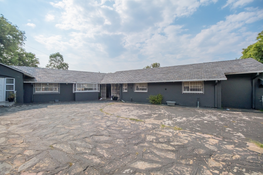 5 Bedroom Property for Sale in Bramley North Gauteng