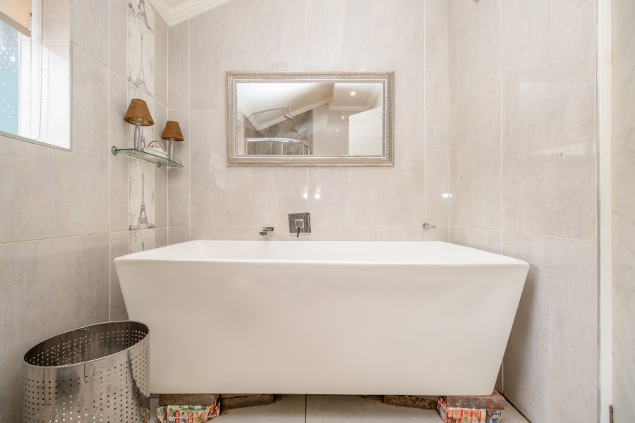 5 Bedroom Property for Sale in Bramley North Gauteng